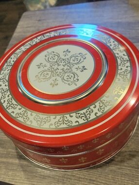 Florentine Large Vintage Tin W Fleur De Lis, Almost Perfect